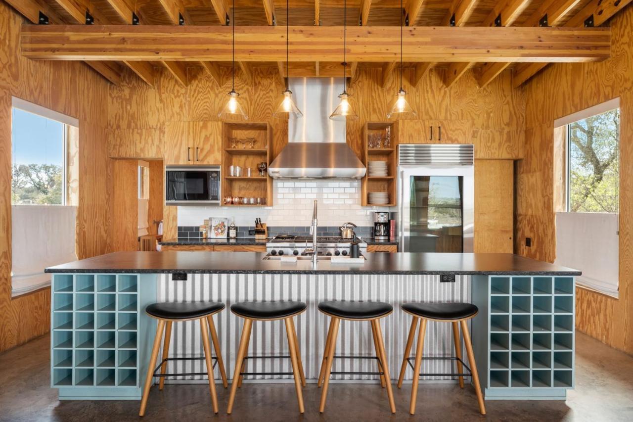 Lazo House - Riverfront With Overlooking Llano River Extérieur photo