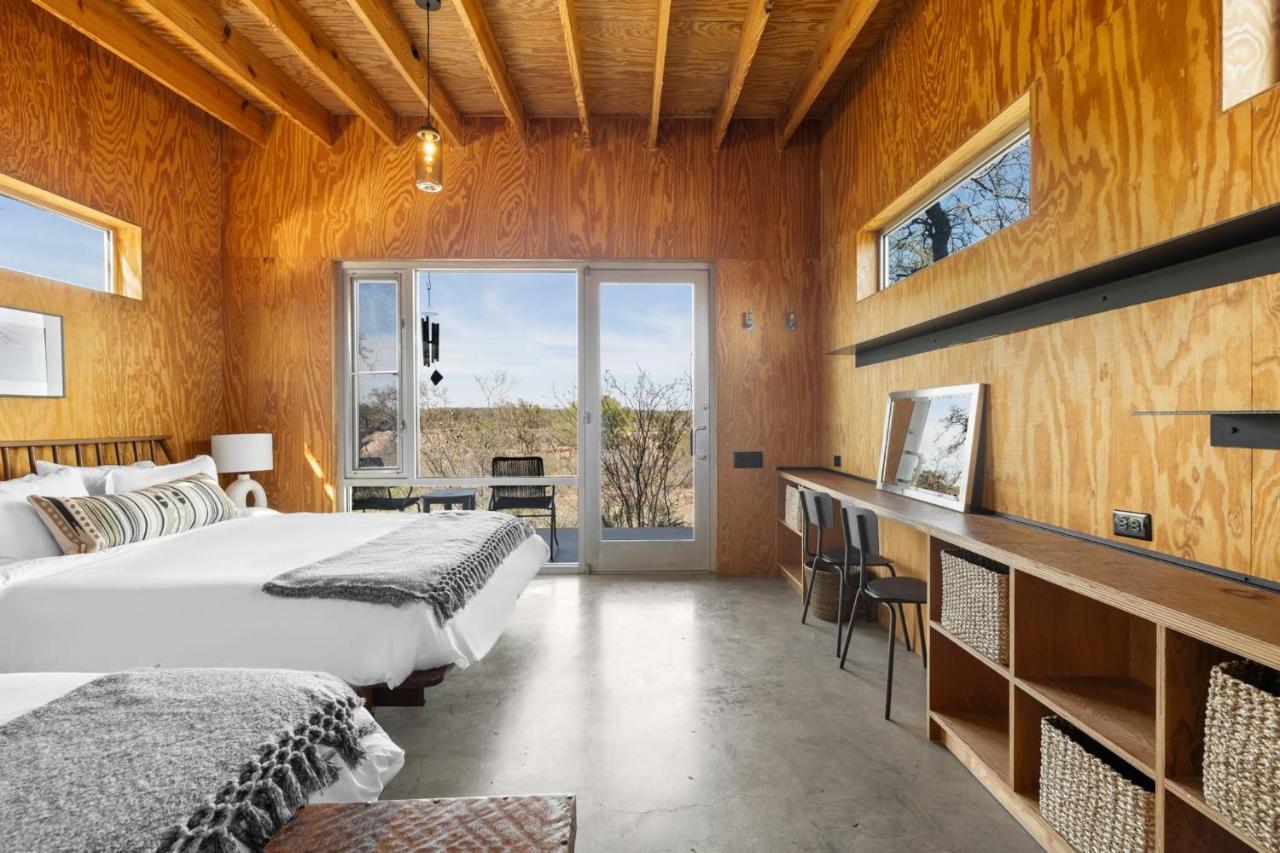 Lazo House - Riverfront With Overlooking Llano River Extérieur photo