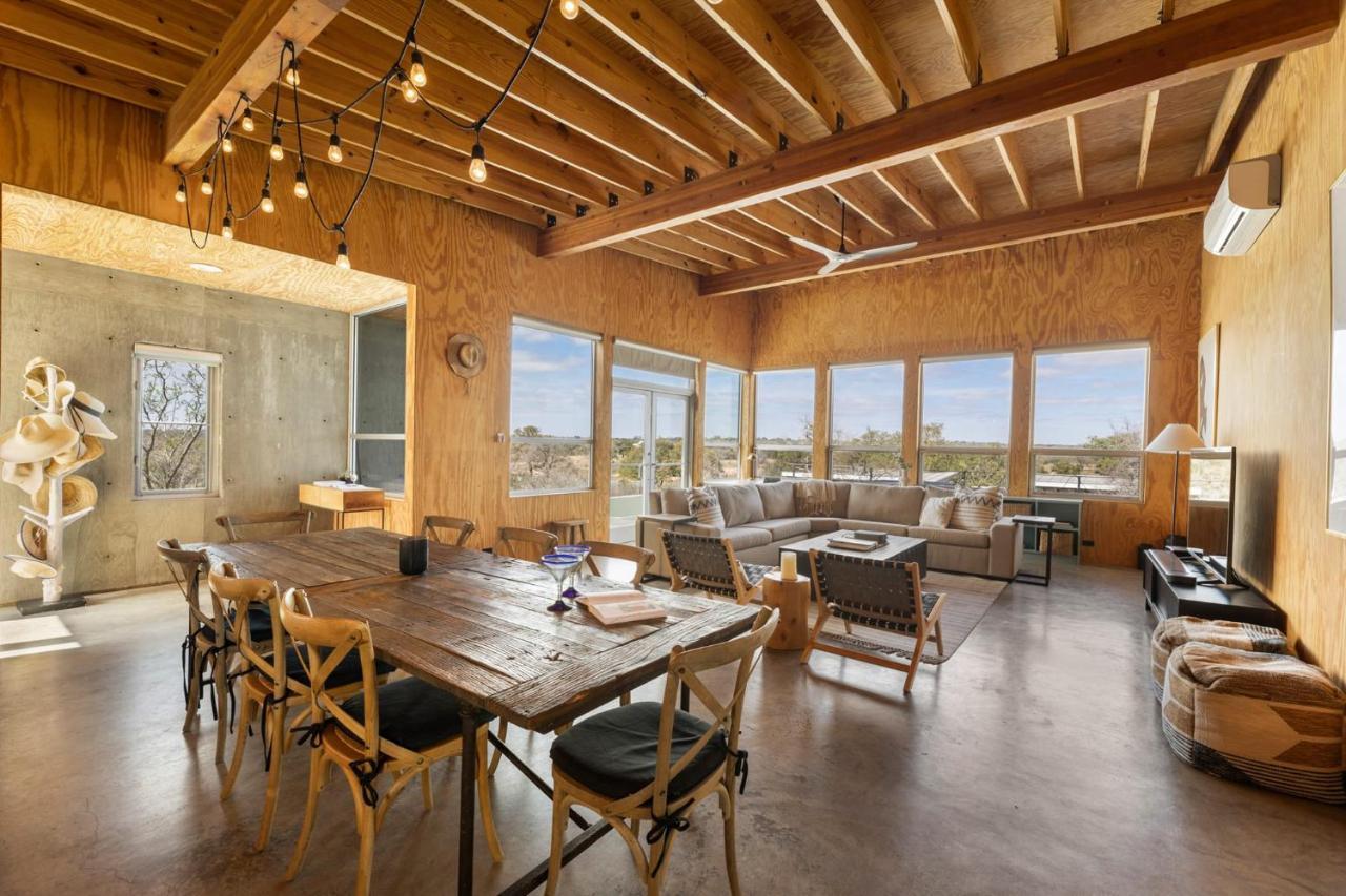 Lazo House - Riverfront With Overlooking Llano River Extérieur photo