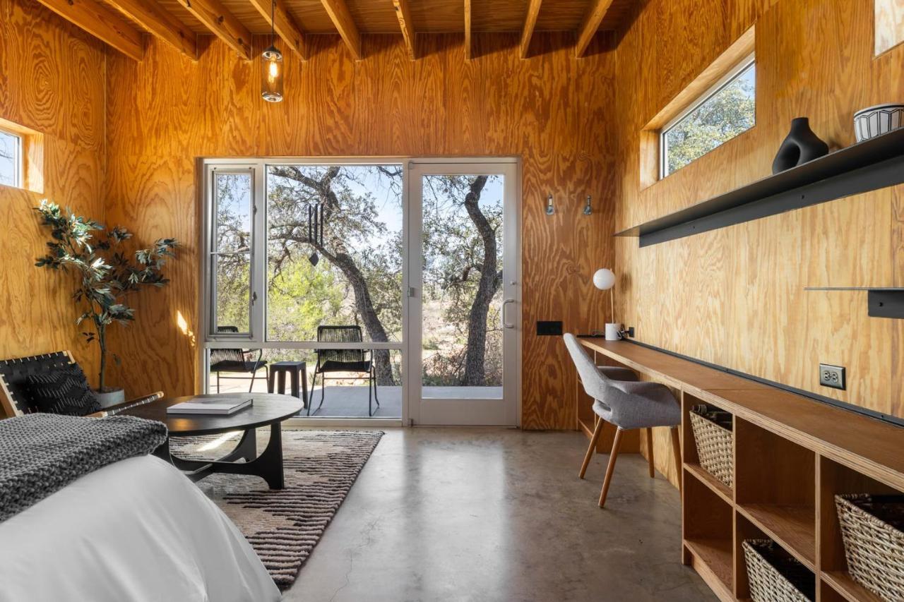 Lazo House - Riverfront With Overlooking Llano River Extérieur photo