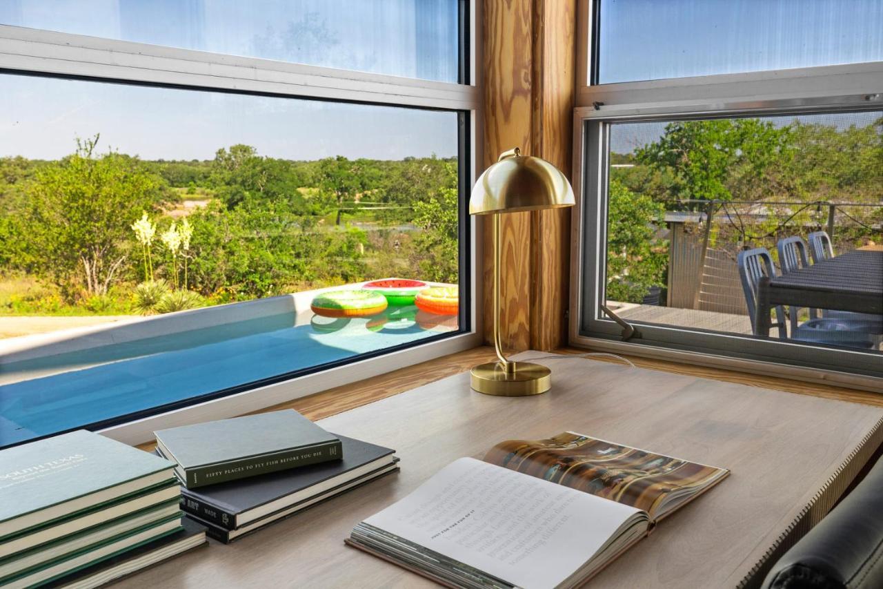 Lazo House - Riverfront With Overlooking Llano River Extérieur photo