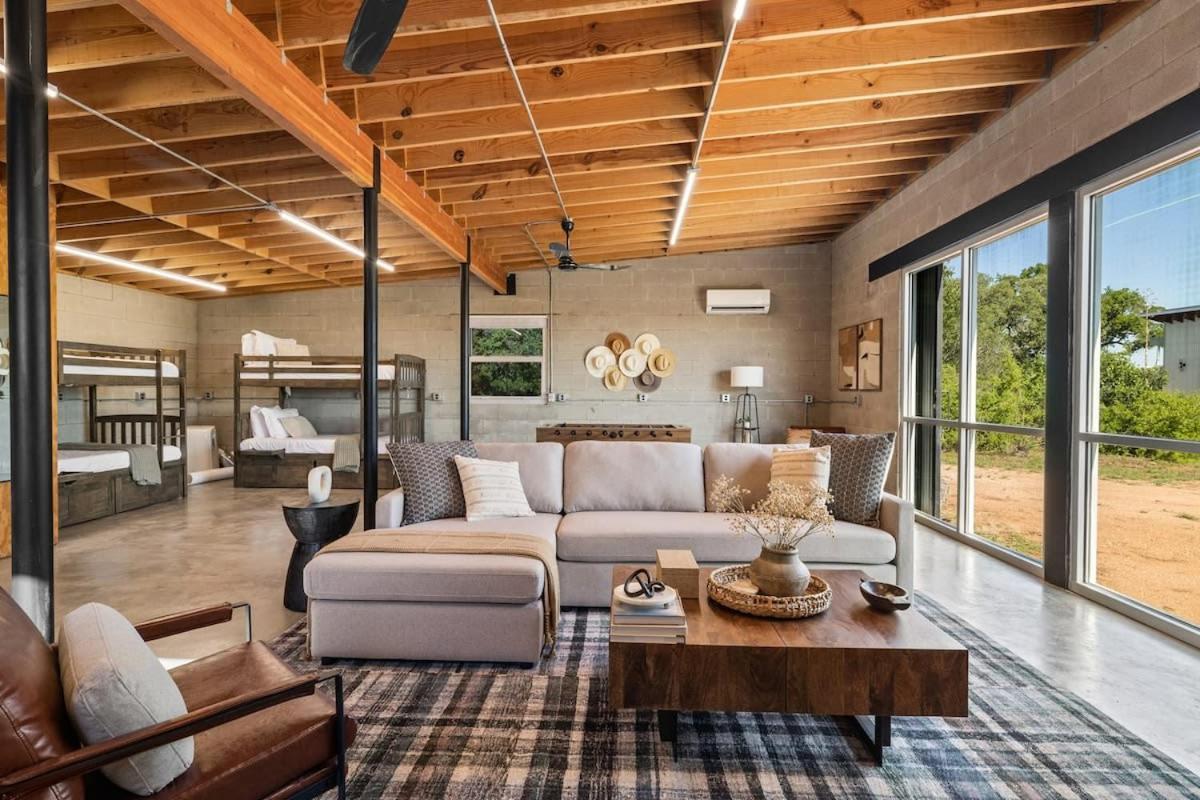 Lazo House - Riverfront With Overlooking Llano River Extérieur photo