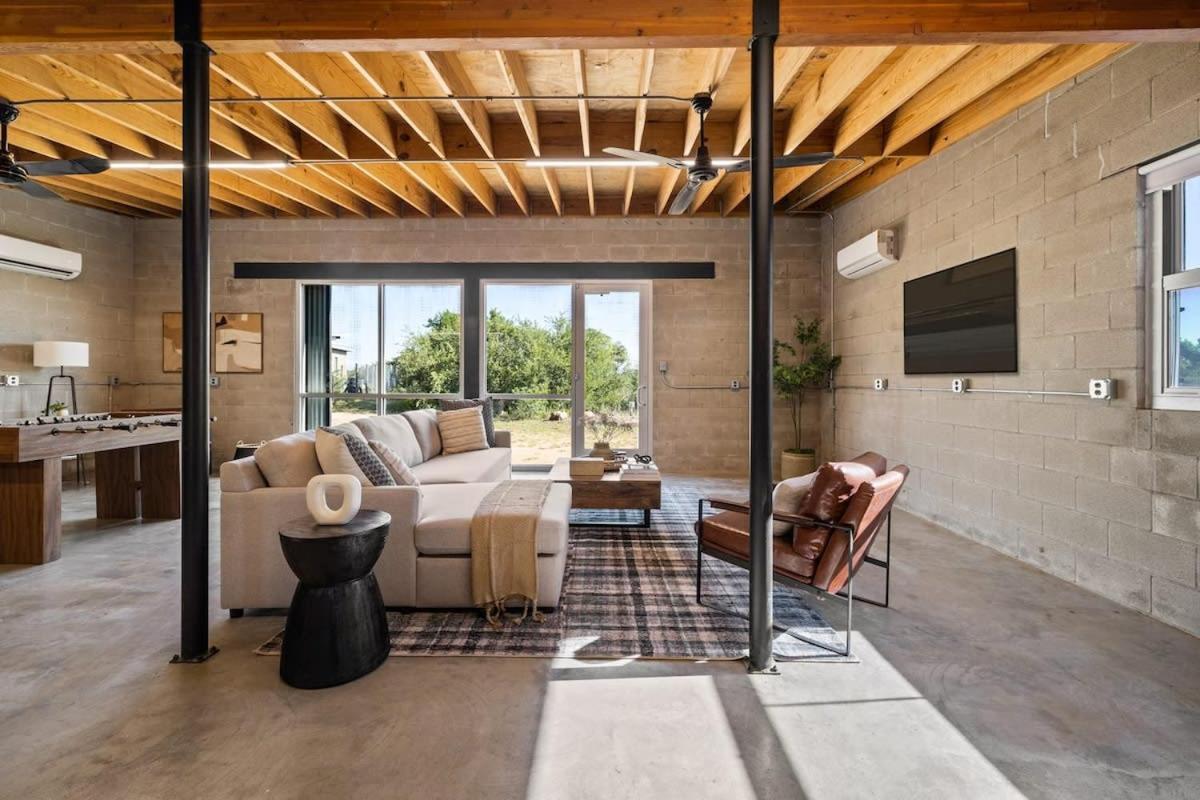 Lazo House - Riverfront With Overlooking Llano River Extérieur photo