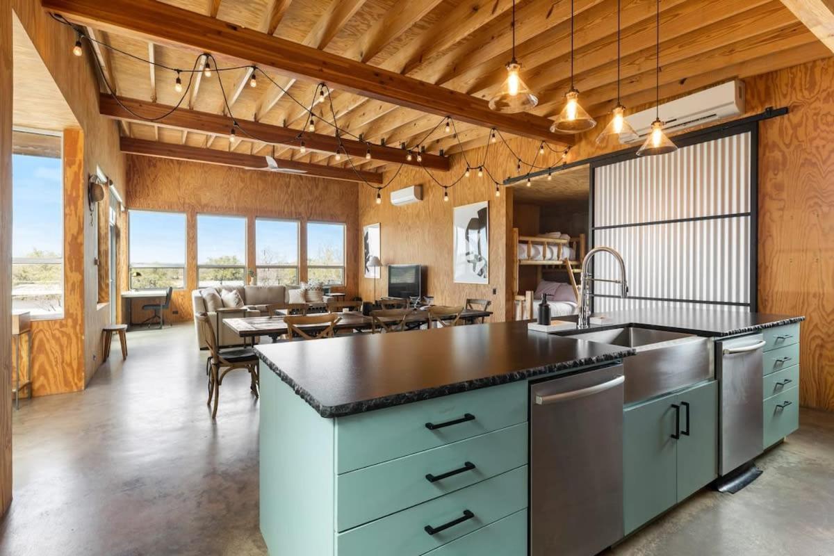 Lazo House - Riverfront With Overlooking Llano River Extérieur photo