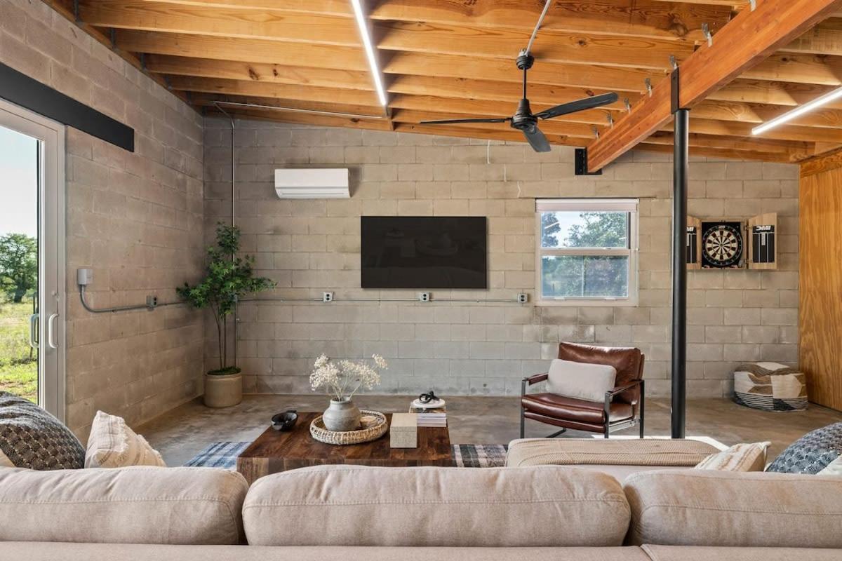 Lazo House - Riverfront With Overlooking Llano River Extérieur photo