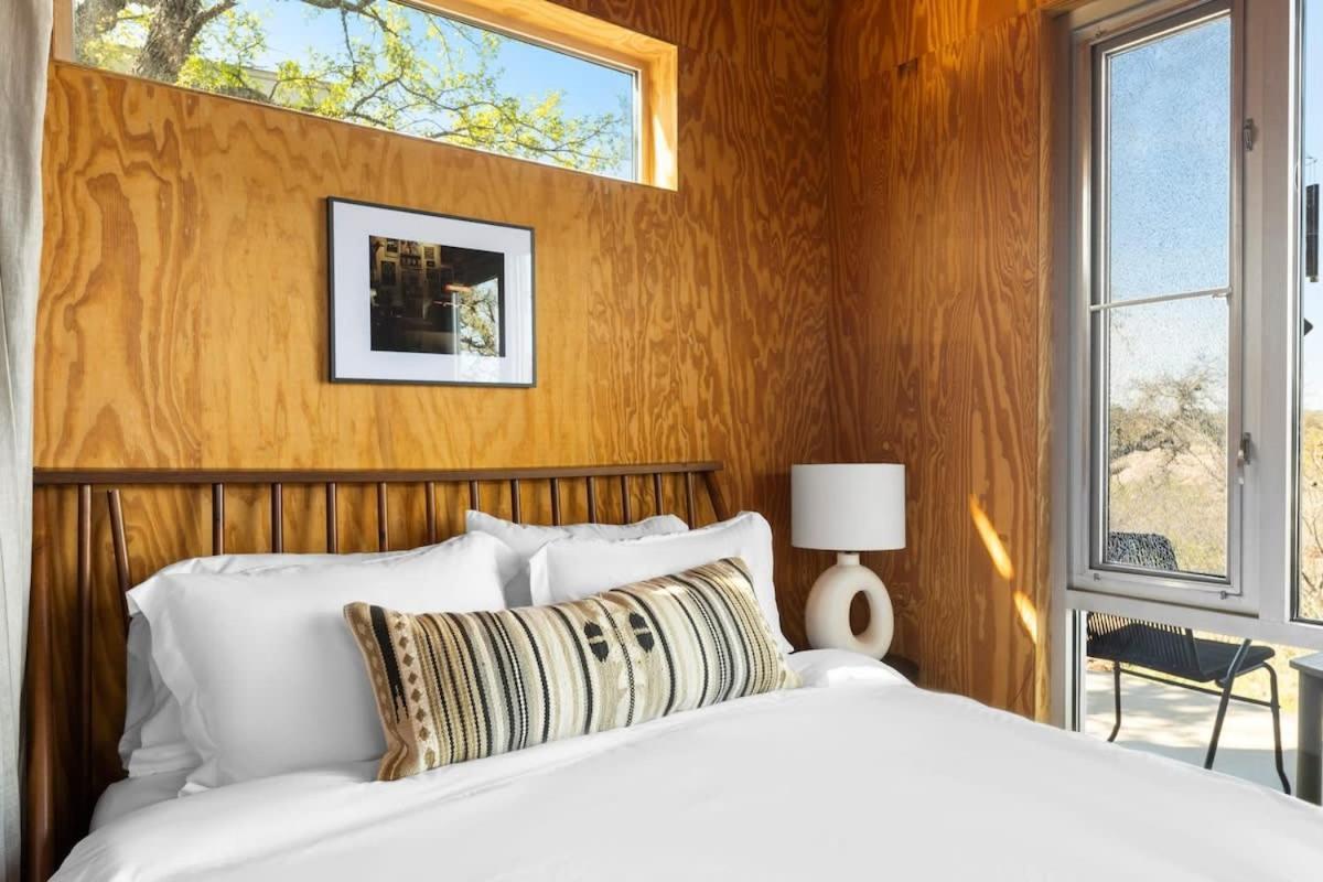 Lazo House - Riverfront With Overlooking Llano River Extérieur photo