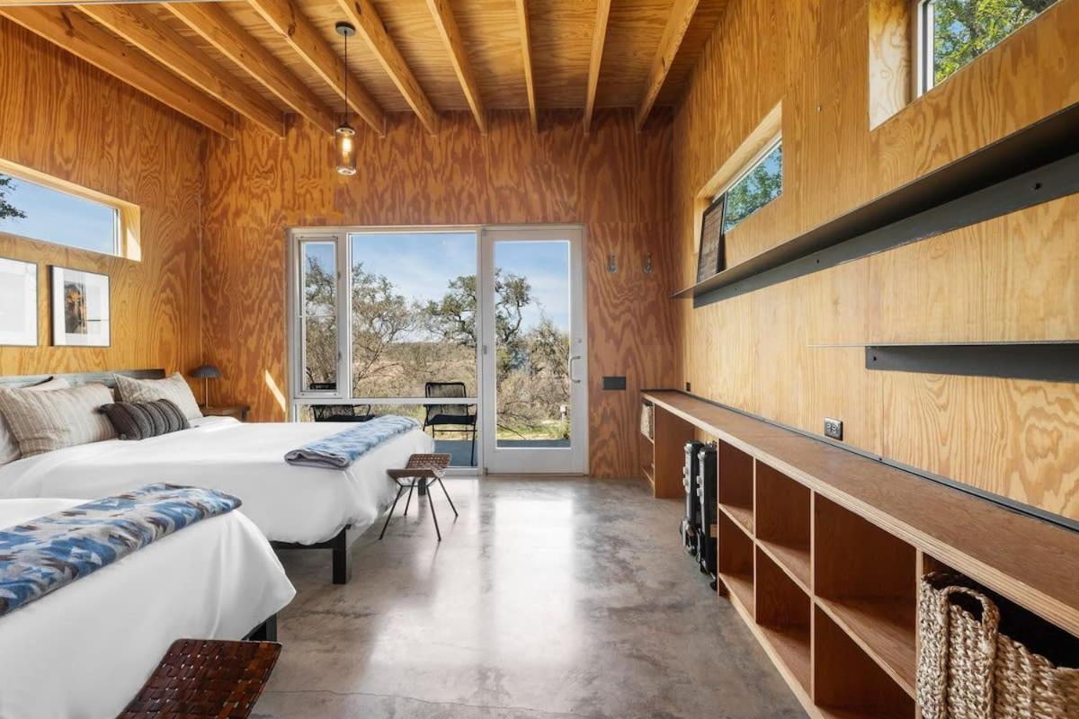 Lazo House - Riverfront With Overlooking Llano River Extérieur photo