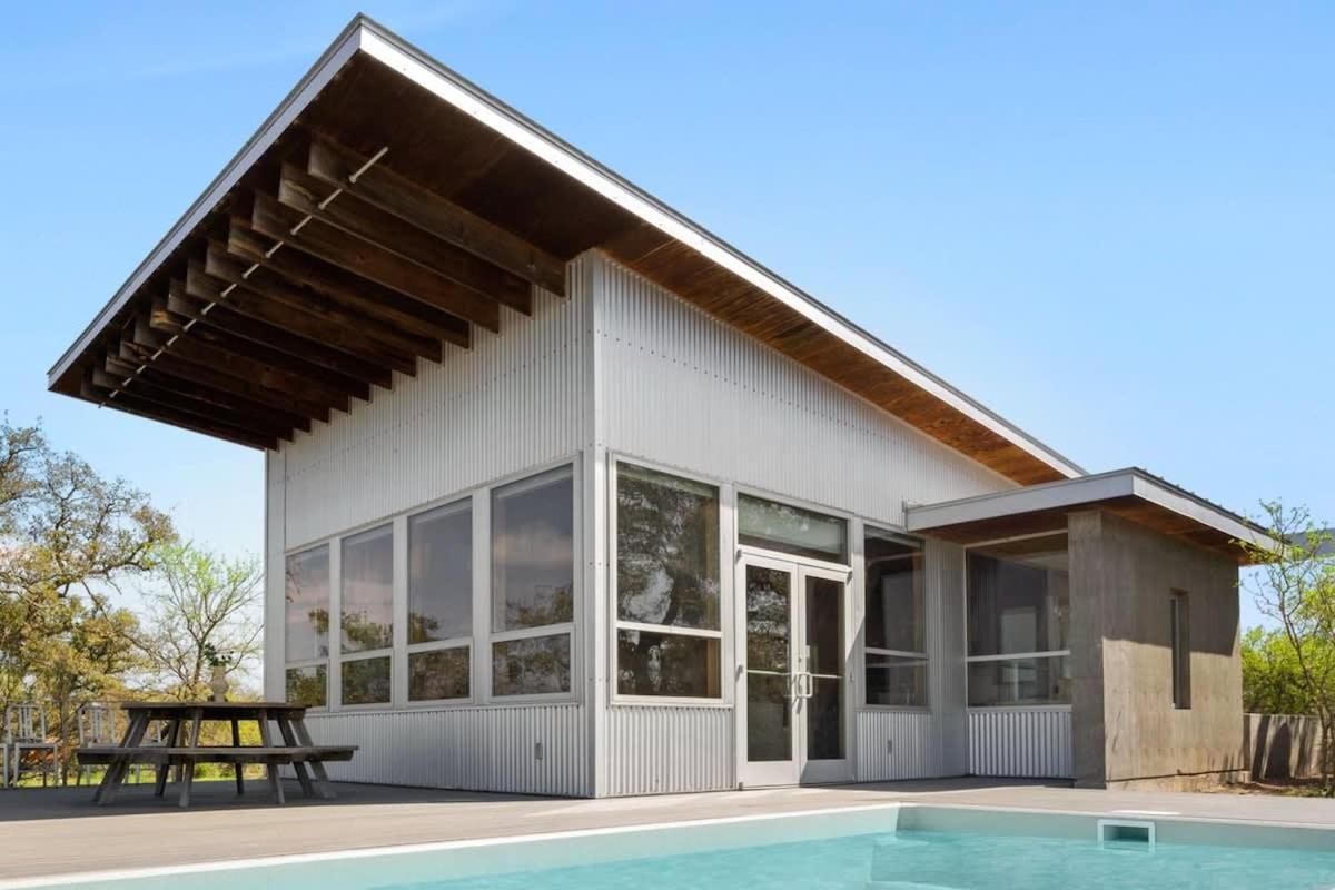 Lazo House - Riverfront With Overlooking Llano River Extérieur photo