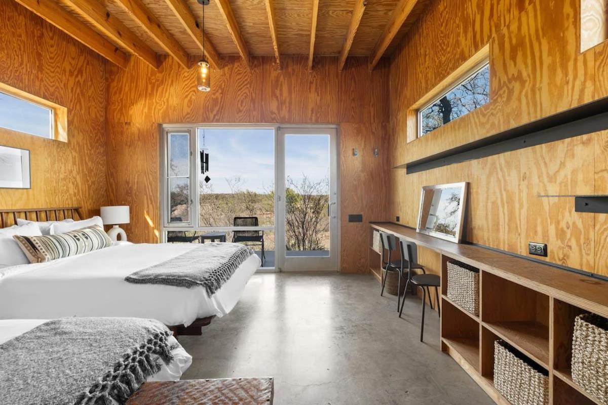 Lazo House - Riverfront With Overlooking Llano River Extérieur photo