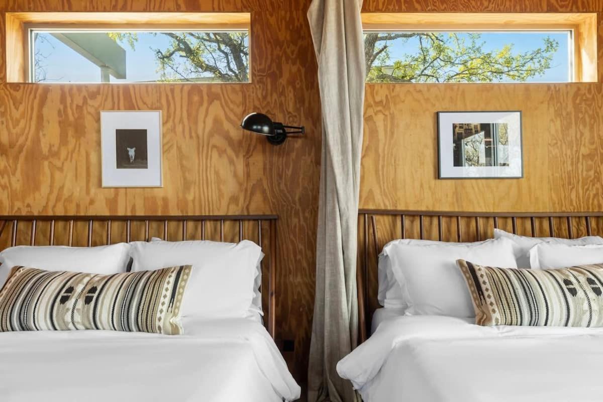 Lazo House - Riverfront With Overlooking Llano River Extérieur photo