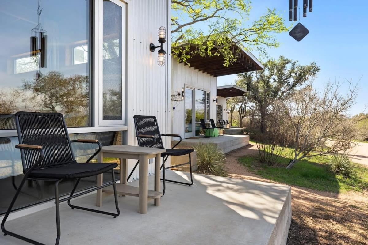 Lazo House - Riverfront With Overlooking Llano River Extérieur photo