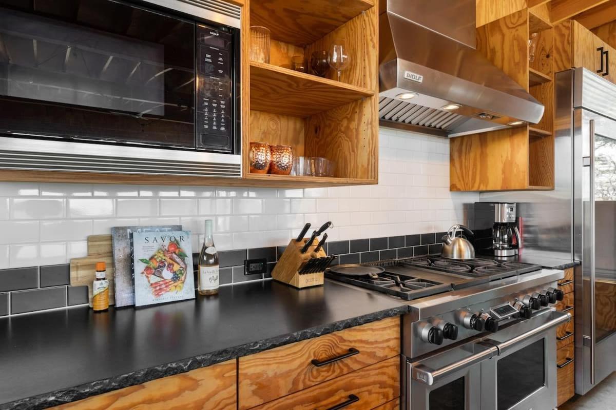 Lazo House - Riverfront With Overlooking Llano River Extérieur photo