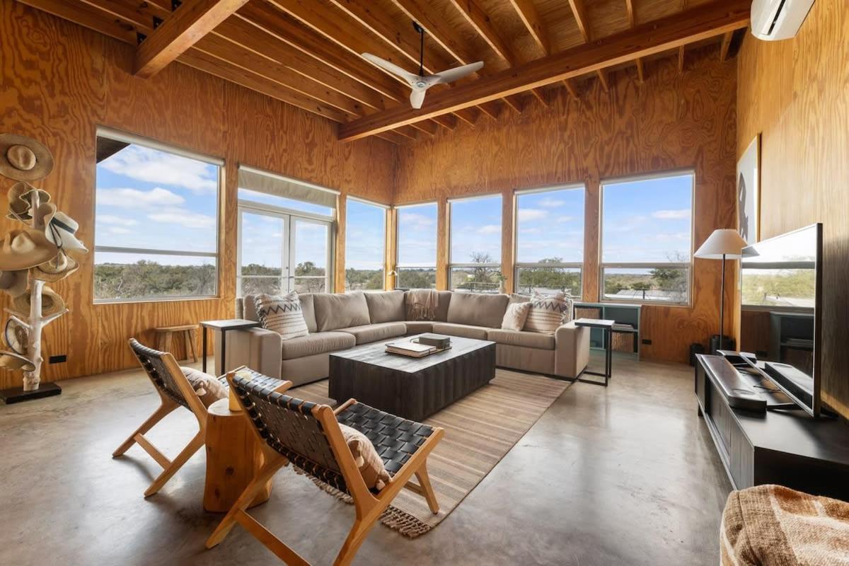 Lazo House - Riverfront With Overlooking Llano River Extérieur photo