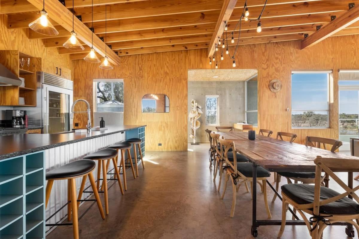 Lazo House - Riverfront With Overlooking Llano River Extérieur photo