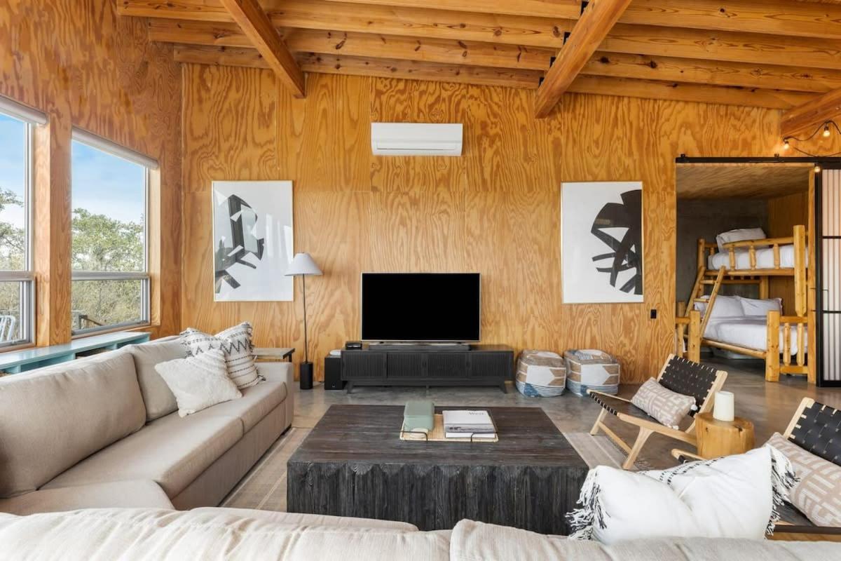Lazo House - Riverfront With Overlooking Llano River Extérieur photo